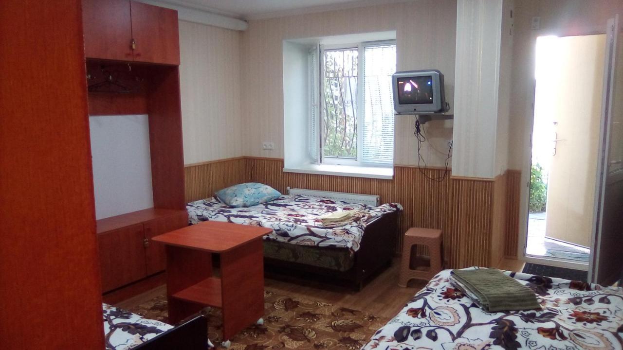 1-Я Слободская, 17А, Угол Проспекта Центрального, 3 Дивана, Wi-Fi, Отдельный Вход. 니콜라예프 외부 사진