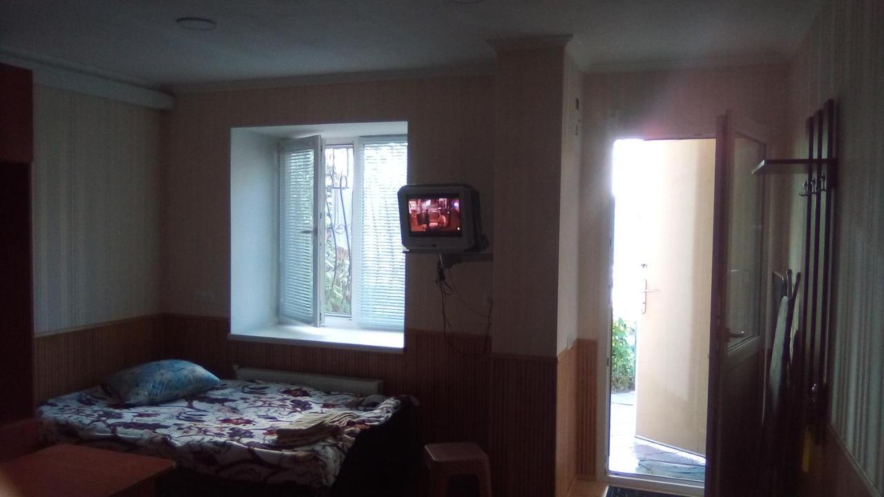 1-Я Слободская, 17А, Угол Проспекта Центрального, 3 Дивана, Wi-Fi, Отдельный Вход. 니콜라예프 외부 사진